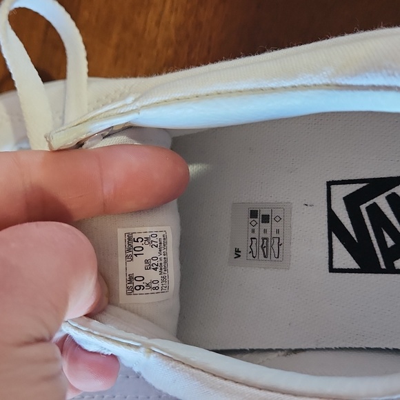 Low top vans in white size 9 in mens - Picture 4 of 4